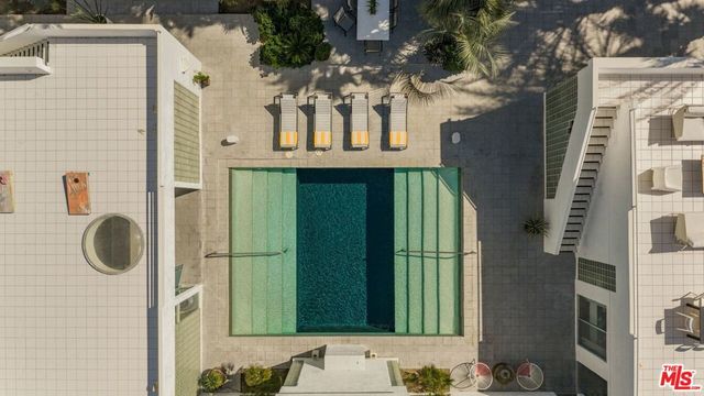 520 W Via Lola, Palm Springs, CA 92262