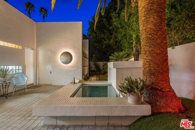 520 W Via Lola, Palm Springs, CA 92262