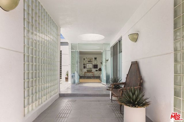 520 W Via Lola, Palm Springs, CA 92262