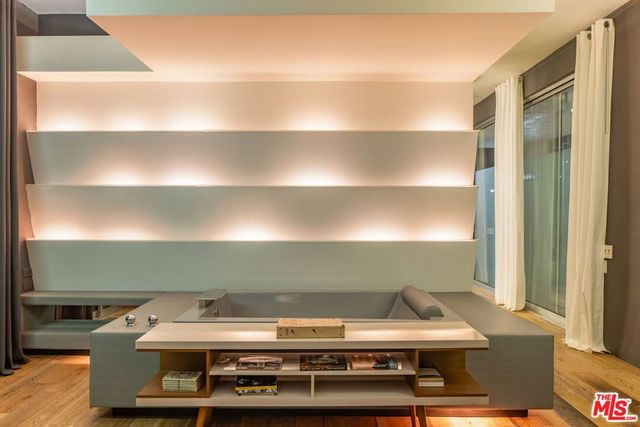 520 W Via Lola, Palm Springs, CA 92262