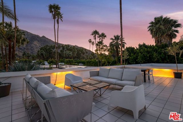 520 W Via Lola, Palm Springs, CA 92262