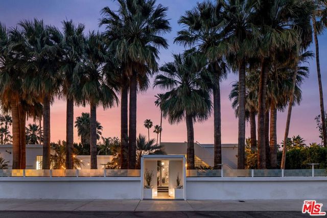 520 W Via Lola, Palm Springs, CA 92262