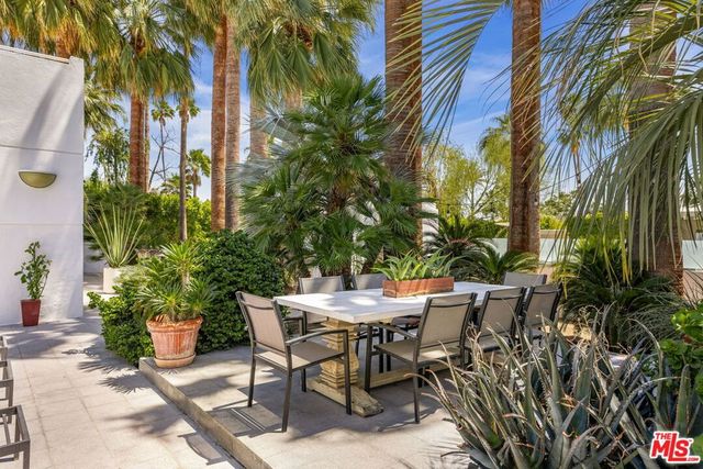 520 W Via Lola, Palm Springs, CA 92262