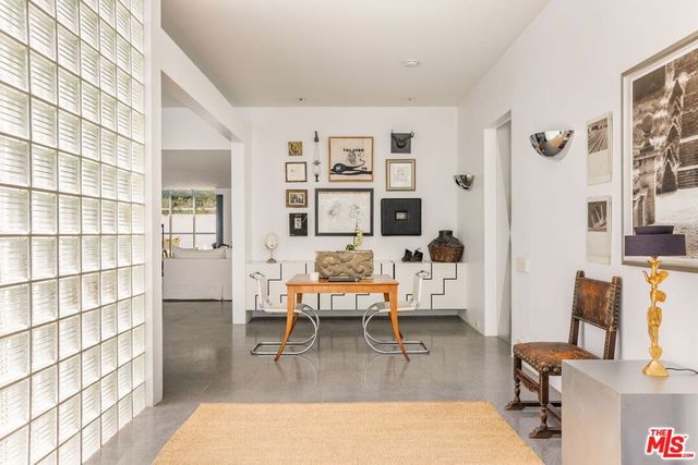 520 W Via Lola, Palm Springs, CA 92262