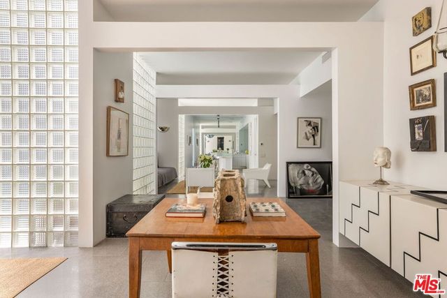 520 W Via Lola, Palm Springs, CA 92262