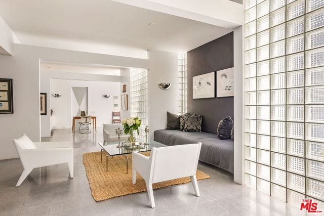 520 W Via Lola, Palm Springs, CA 92262