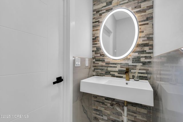 9 Dominion Drive, Jackson, NJ 08527