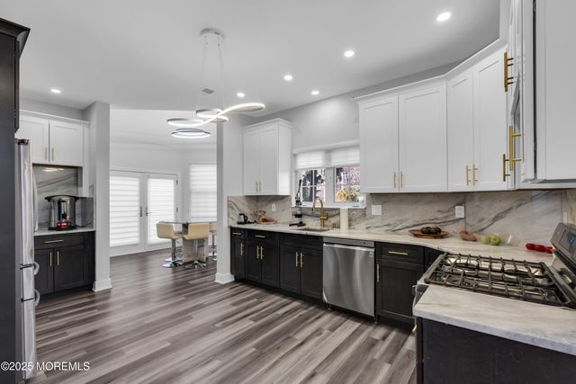 9 Dominion Drive, Jackson, NJ 08527