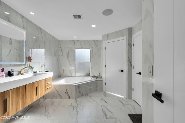 9 Dominion Drive, Jackson, NJ 08527