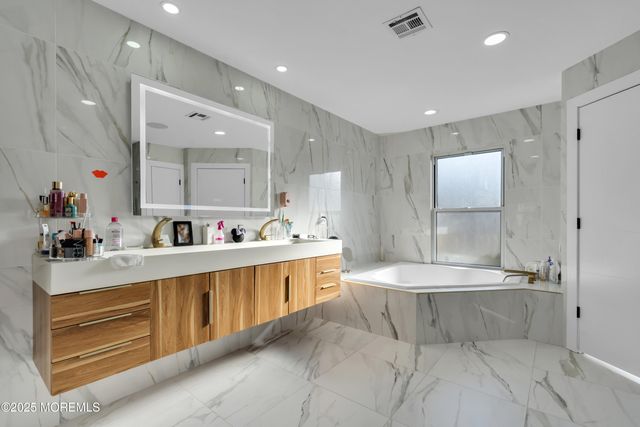 9 Dominion Drive, Jackson, NJ 08527