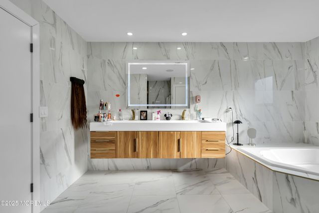 9 Dominion Drive, Jackson, NJ 08527