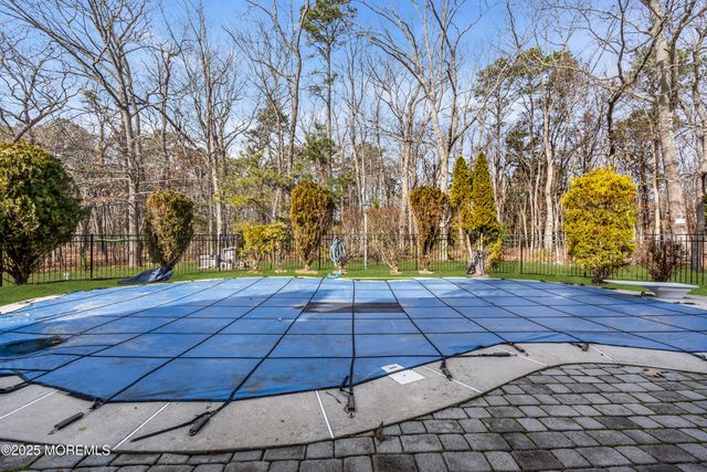 9 Dominion Drive, Jackson, NJ 08527