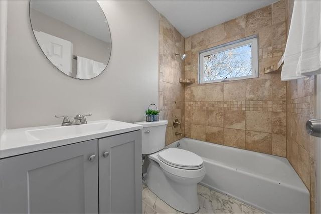 10116 W 52 Terrace, Merriam, KS 66203