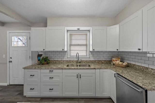 10116 W 52 Terrace, Merriam, KS 66203