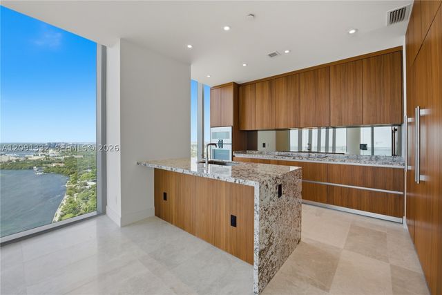 175 SE 25th Rd 3302, Miami, FL 33129