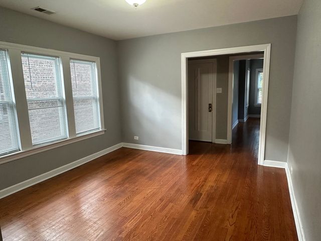 4129 W Barry Avenue 2, Chicago, IL 60641