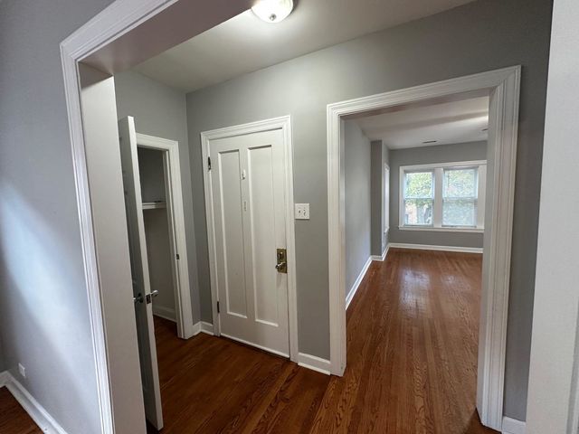 4129 W Barry Avenue 2, Chicago, IL 60641