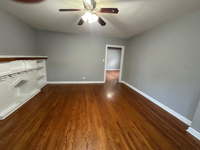 4129 W Barry Avenue 2, Chicago, IL 60641