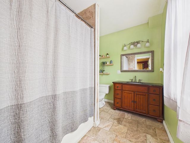 108 Hope St, New Bedford, MA 02745