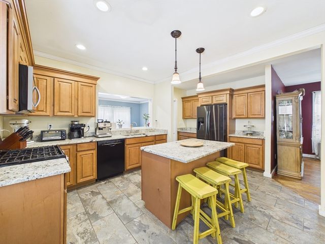 108 Hope St, New Bedford, MA 02745