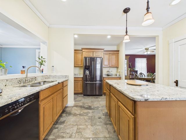 108 Hope St, New Bedford, MA 02745