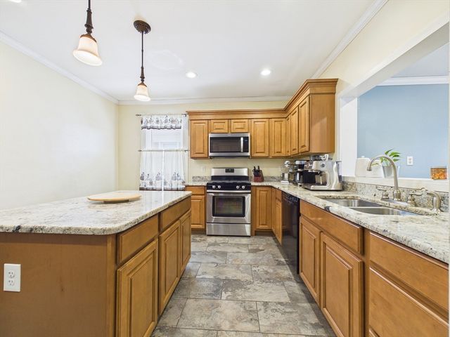 108 Hope St, New Bedford, MA 02745