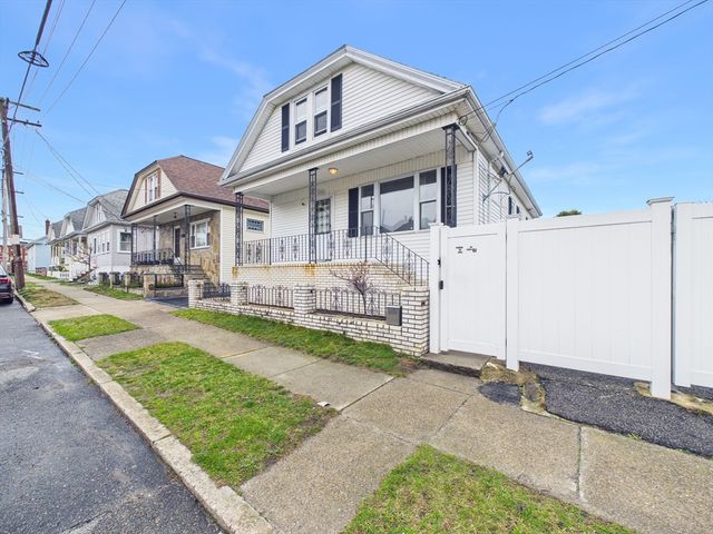 108 Hope St, New Bedford, MA 02745