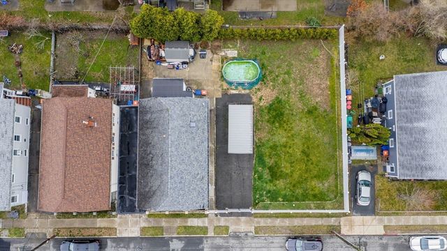 108 Hope St, New Bedford, MA 02745