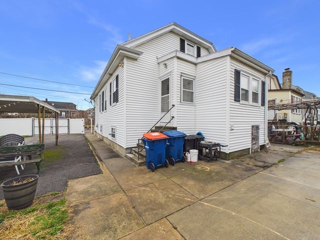 108 Hope St, New Bedford, MA 02745