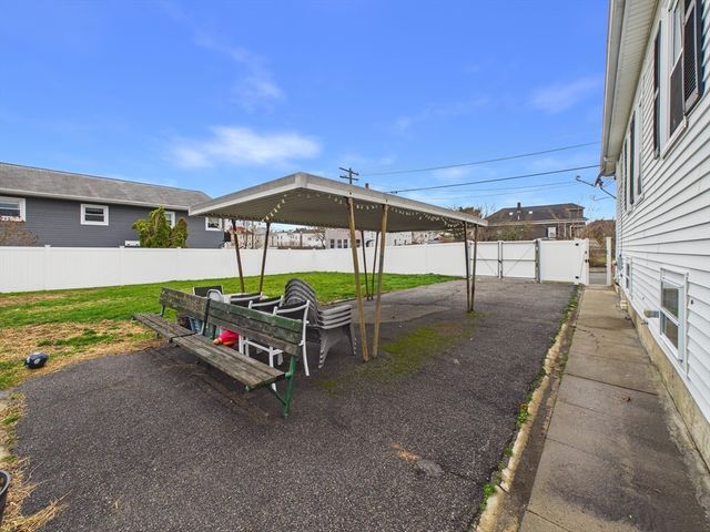 108 Hope St, New Bedford, MA 02745