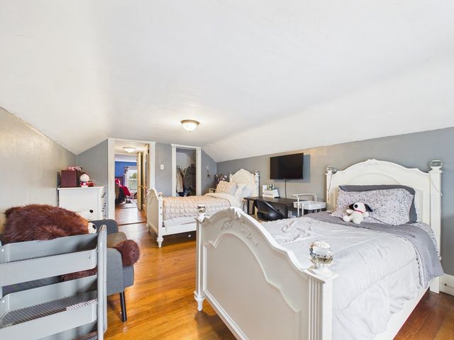 108 Hope St, New Bedford, MA 02745