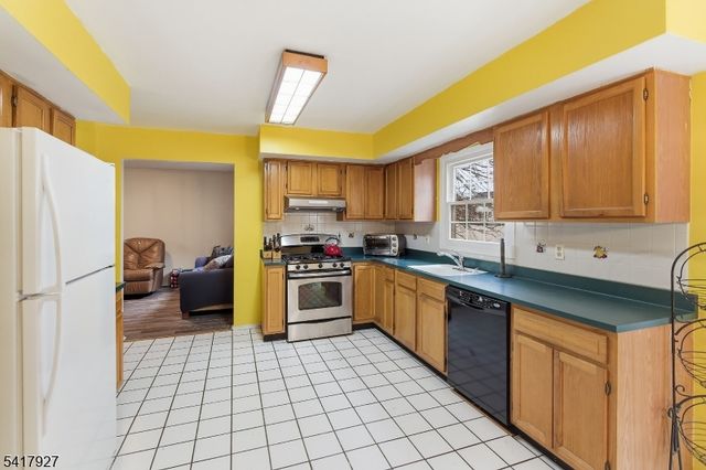 4 Crowel Rd, Hillsborough Twp., NJ 08844