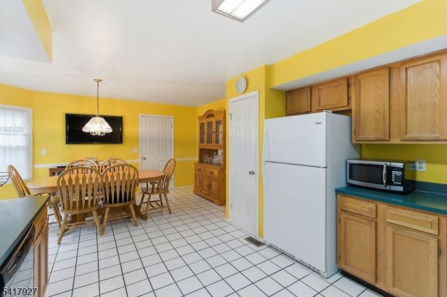 4 Crowel Rd, Hillsborough Twp., NJ 08844