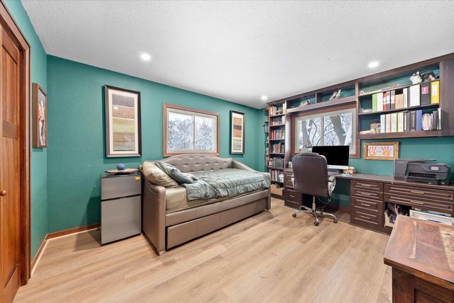 1420 W Larkspur LANE, River Hills, WI 53217