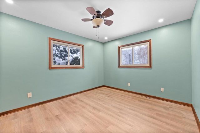 1420 W Larkspur LANE, River Hills, WI 53217