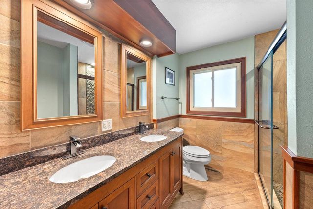 1420 W Larkspur LANE, River Hills, WI 53217