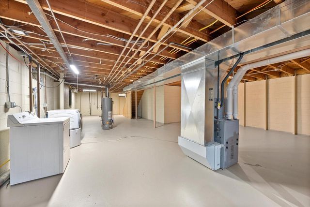 1420 W Larkspur LANE, River Hills, WI 53217