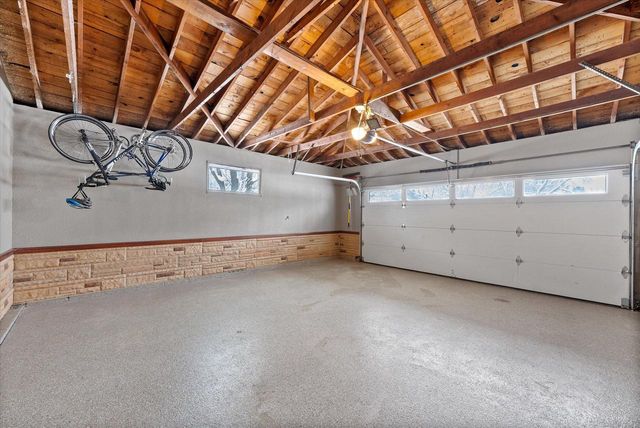 1420 W Larkspur LANE, River Hills, WI 53217