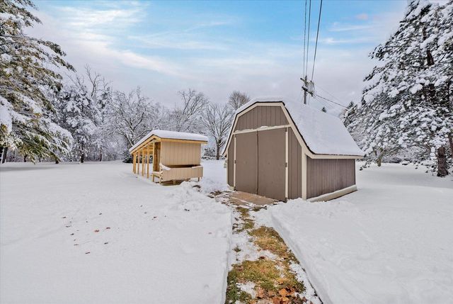 1420 W Larkspur LANE, River Hills, WI 53217