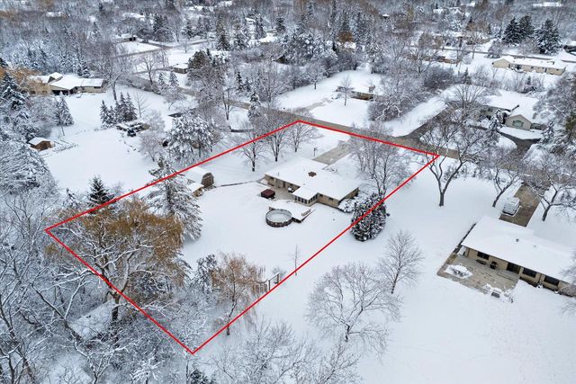 1420 W Larkspur LANE, River Hills, WI 53217