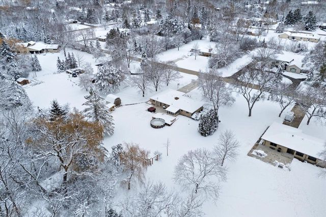 1420 W Larkspur LANE, River Hills, WI 53217