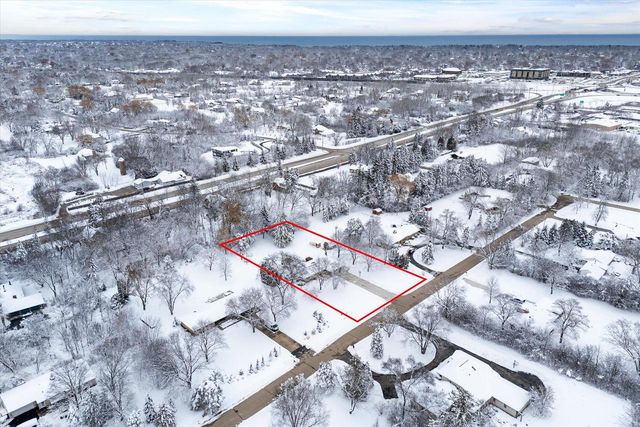 1420 W Larkspur LANE, River Hills, WI 53217