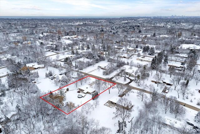 1420 W Larkspur LANE, River Hills, WI 53217