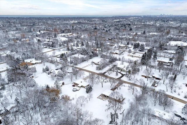 1420 W Larkspur LANE, River Hills, WI 53217