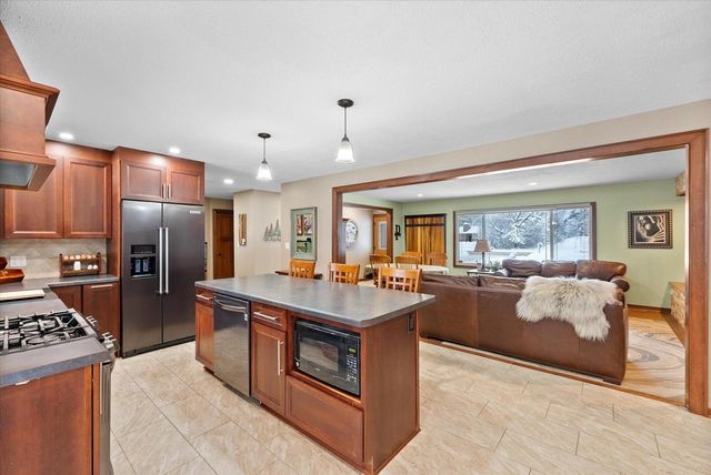 1420 W Larkspur LANE, River Hills, WI 53217