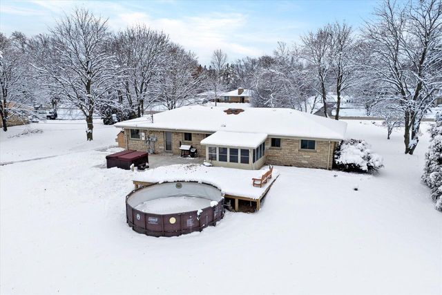 1420 W Larkspur LANE, River Hills, WI 53217