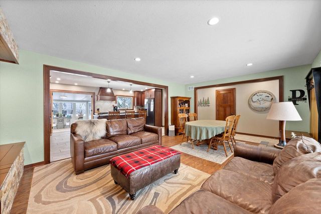 1420 W Larkspur LANE, River Hills, WI 53217