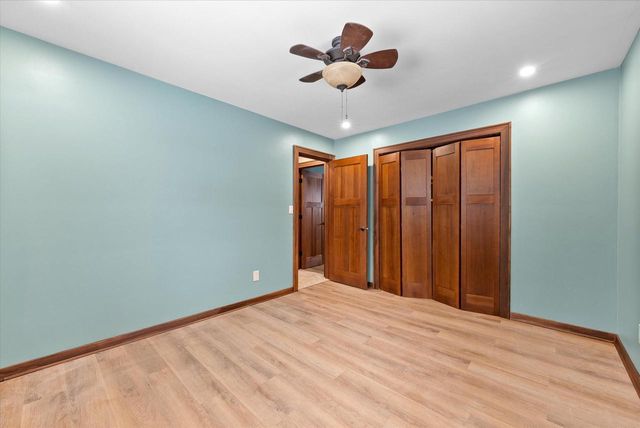 1420 W Larkspur LANE, River Hills, WI 53217