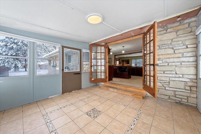 1420 W Larkspur LANE, River Hills, WI 53217