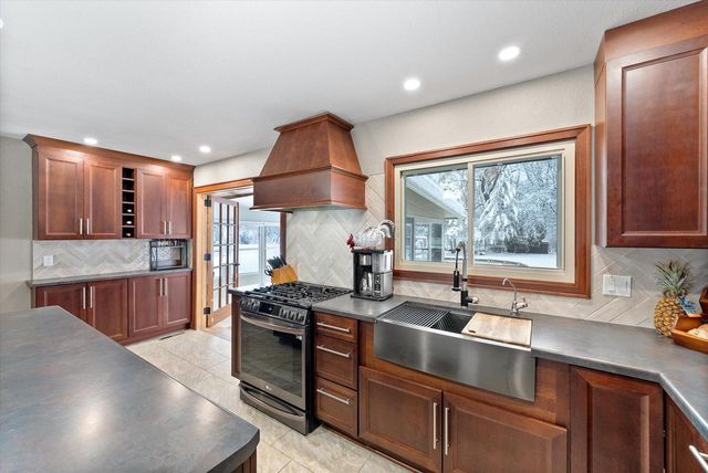 1420 W Larkspur LANE, River Hills, WI 53217